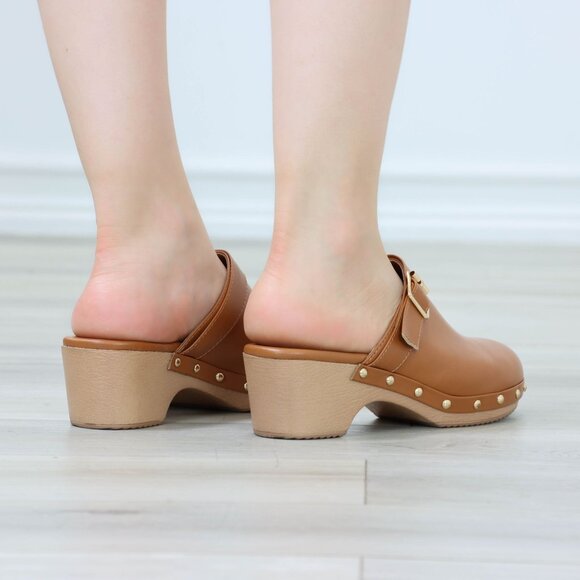 Low Heel Studded Clogs Slip On Faux Leather Mules Retro Style Shoes Lightweight - Picture 7 of 12